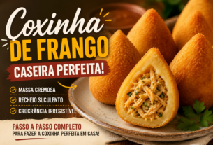 Coxinha de frango caseira com massa cremosa e recheio suculento