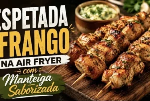 Espetada de frango dourada na air fryer com pimentão e cebola